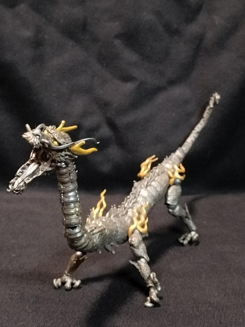 タケヤ式自在置物　龍　鉄錆地調