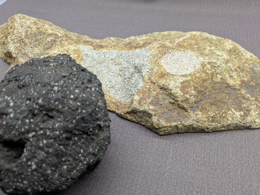 三原山 火山弾 庵治石 台付き