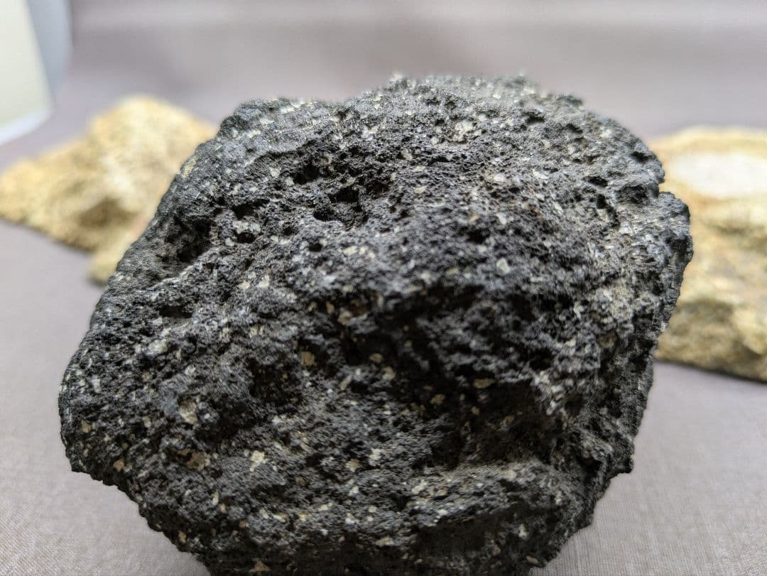 三原山 火山弾 庵治石 台付き