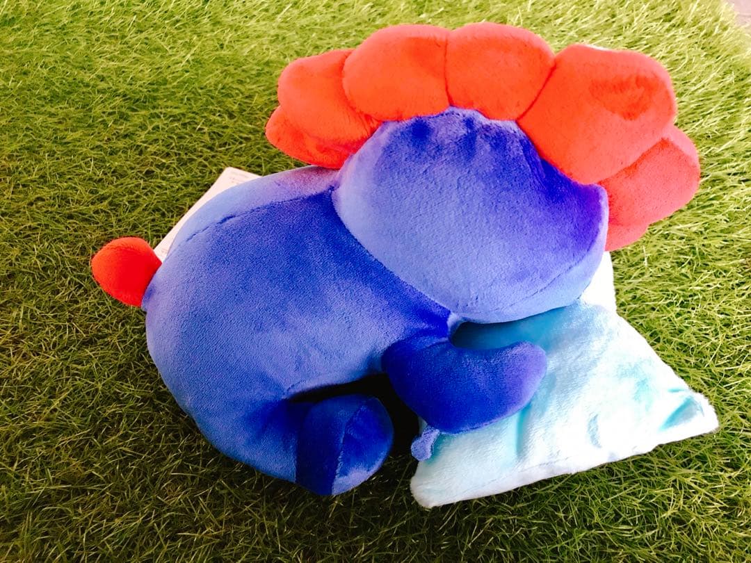 おやすみ　ミャクミャク　ぬいぐるみ よだれ　寝てる　万博　もちもち　寝そべり