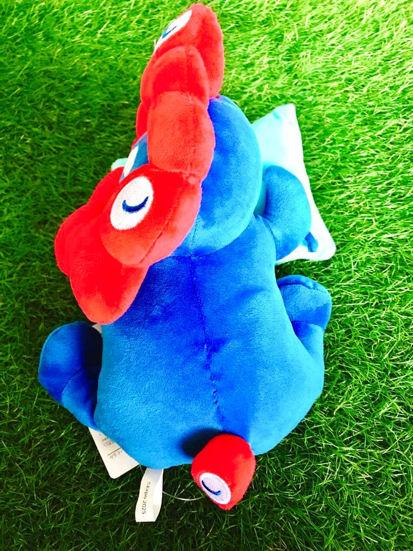 おやすみ　ミャクミャク　ぬいぐるみ よだれ　寝てる　万博　もちもち　寝そべり