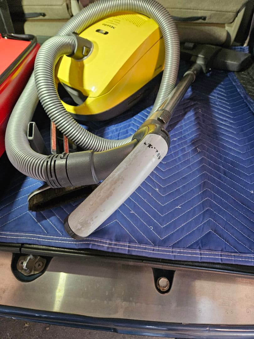 ミーレ　Miele　掃除機　SDAO0　廃盤カラー　Compact C2