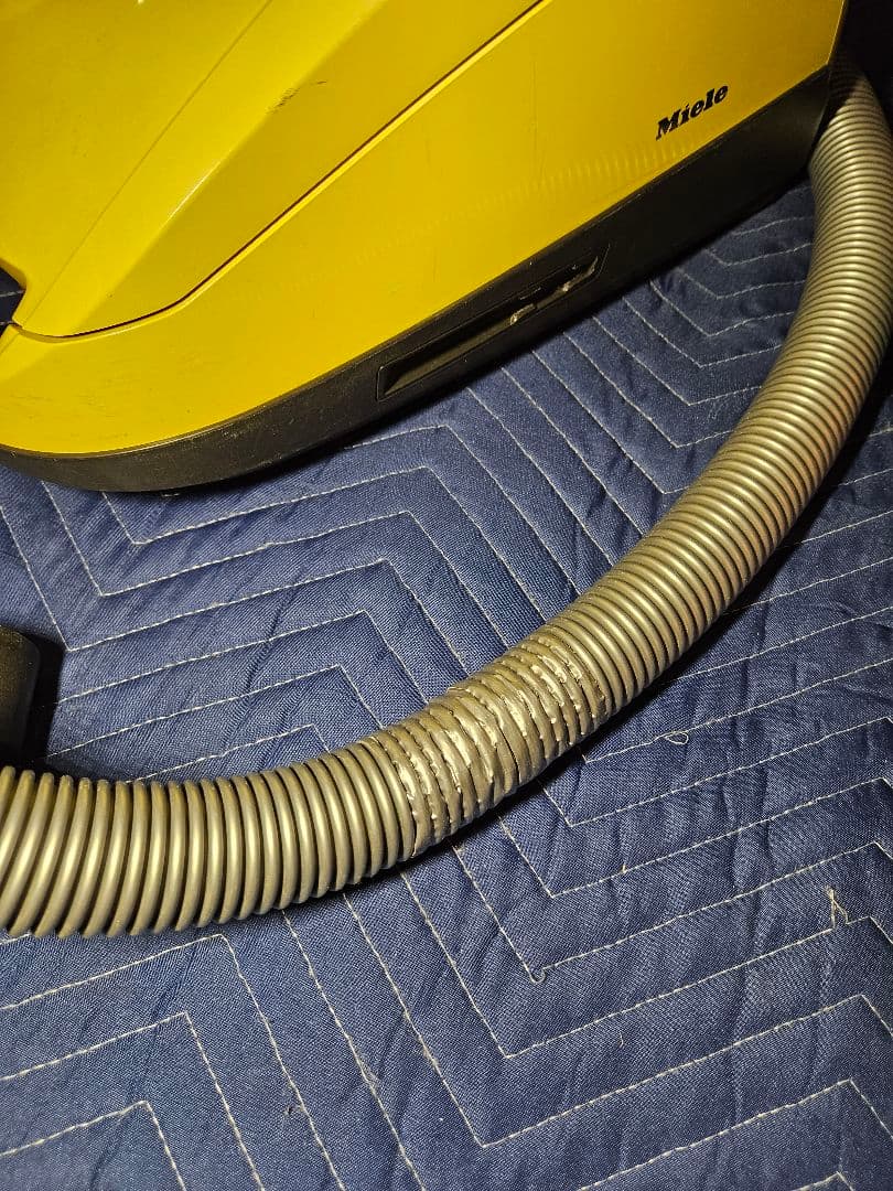 ミーレ　Miele　掃除機　SDAO0　廃盤カラー　Compact C2