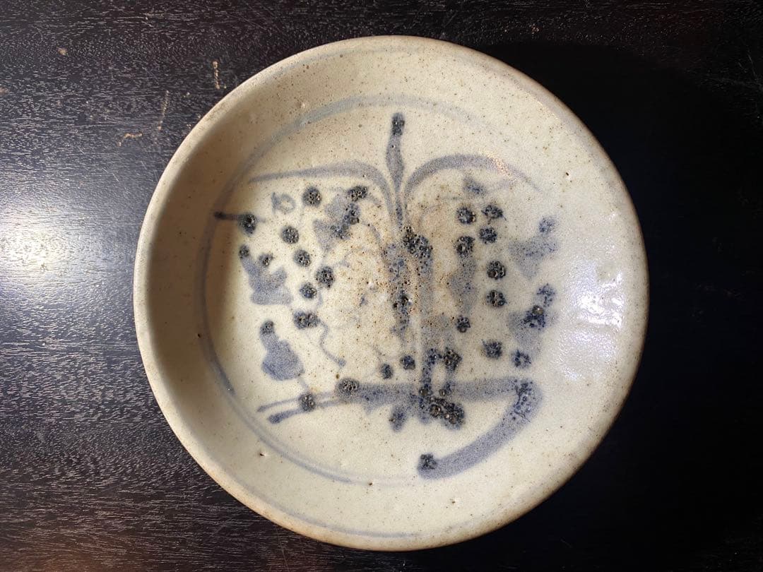 希少・アンティーク・初期安南・染付草花文小皿•唐木鑑賞スタンド付・２点セット