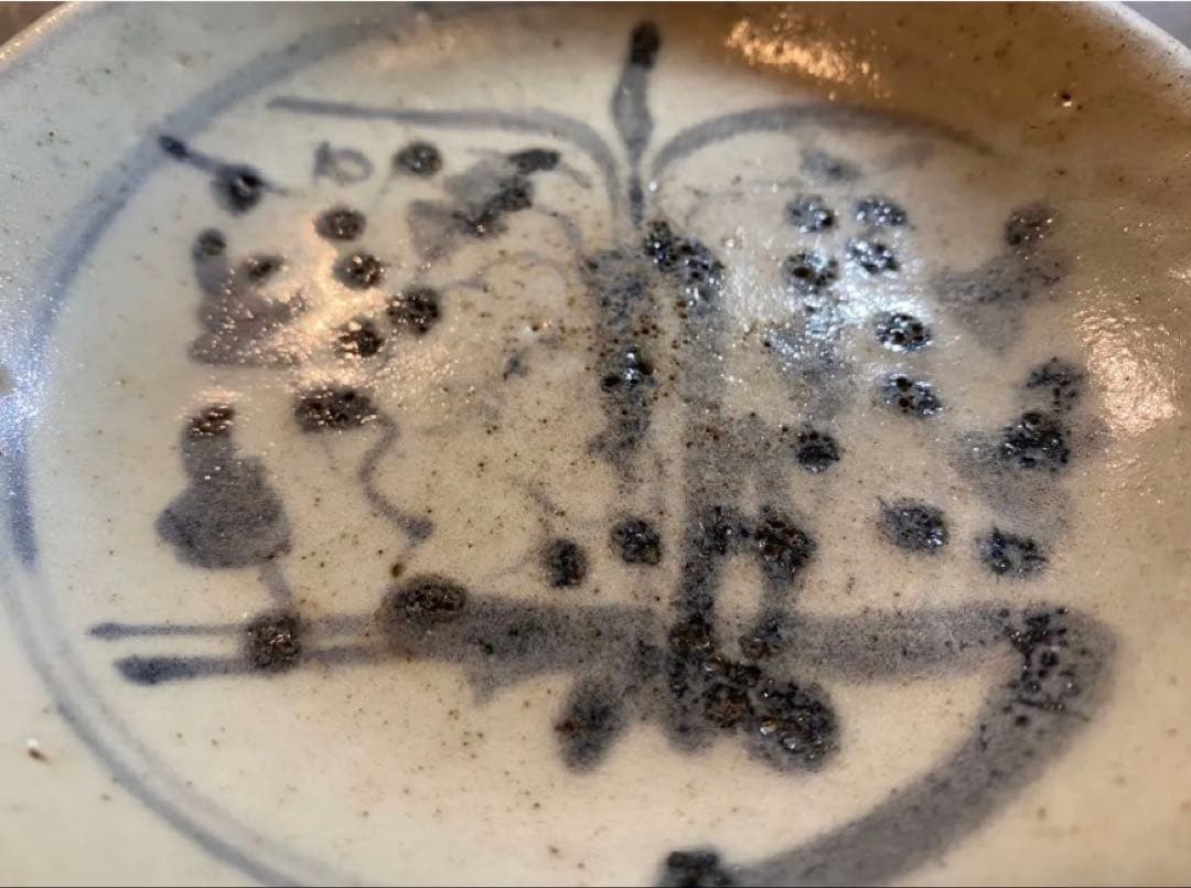 希少・アンティーク・初期安南・染付草花文小皿•唐木鑑賞スタンド付・２点セット