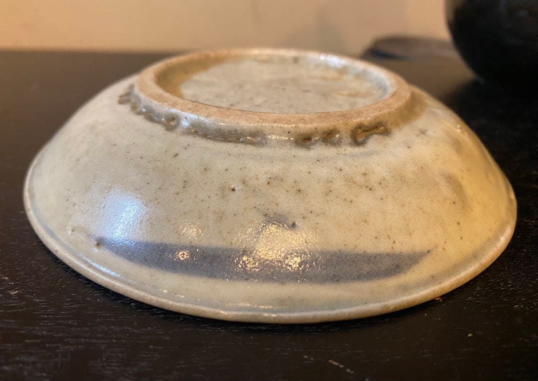 希少・アンティーク・初期安南・染付草花文小皿•唐木鑑賞スタンド付・２点セット