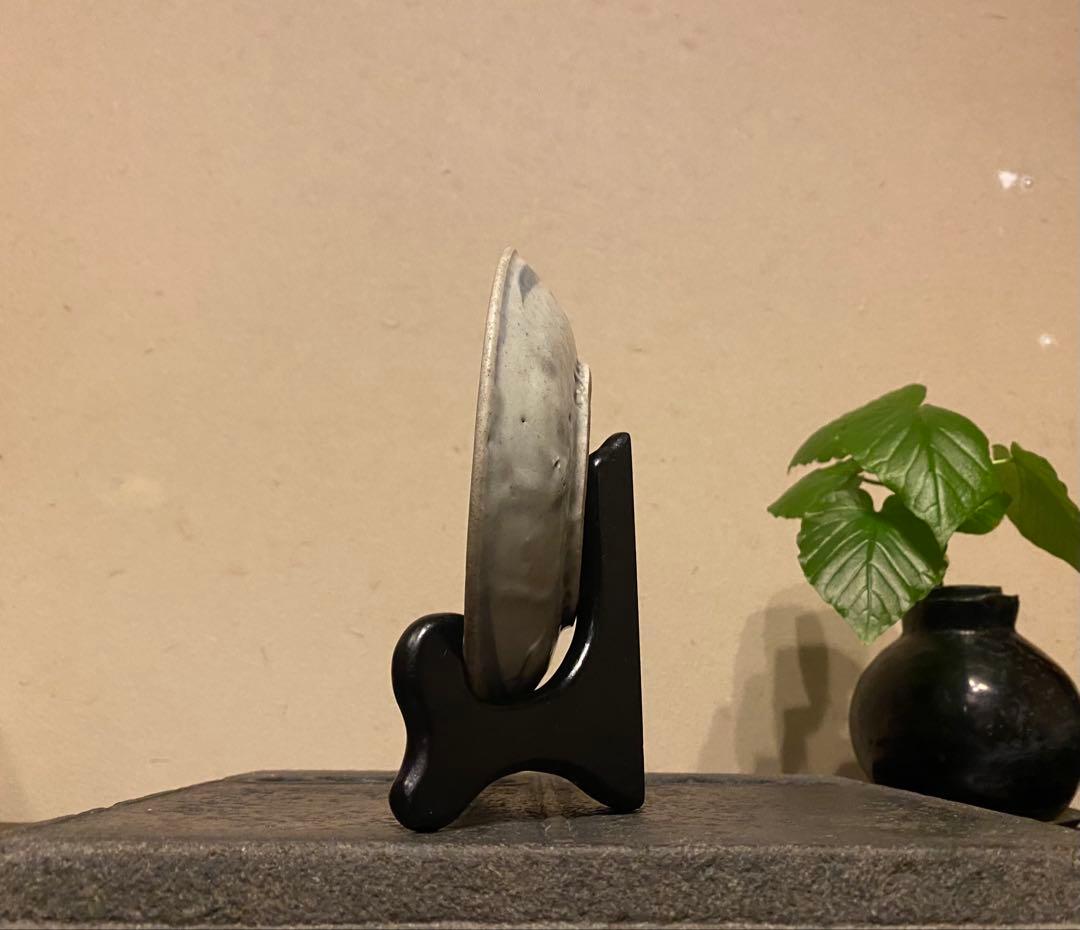 希少・アンティーク・初期安南・染付草花文小皿•唐木鑑賞スタンド付・２点セット