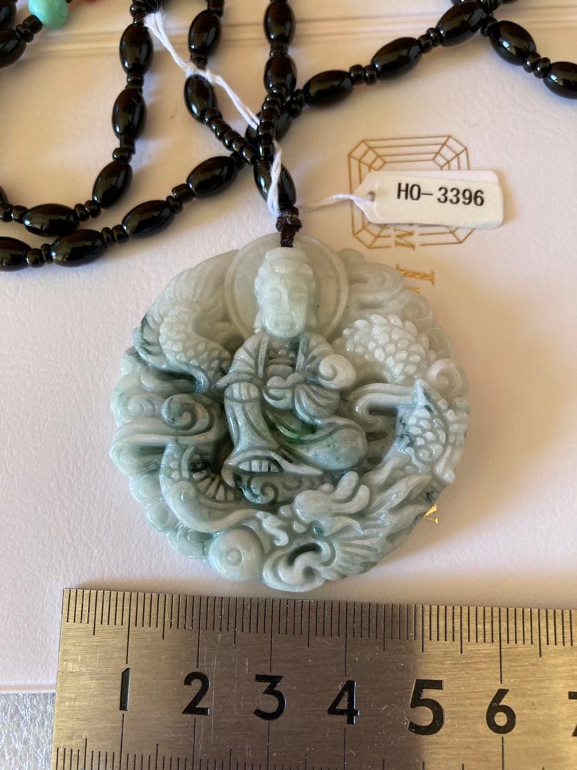 天然石　翡翠　彫刻　根付　ペンダント　ネックレス