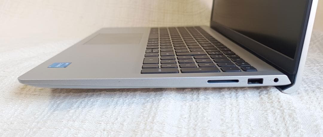 DELL Inspiron 15 3520 第11世代corei5搭載