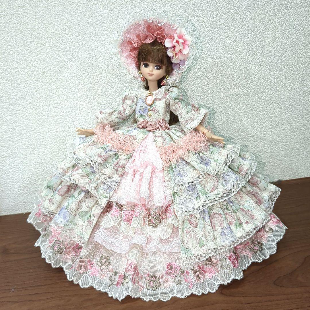 あ*ん様 リカちゃんハンドメイド服　ピンクのチューリップ柄のドレス