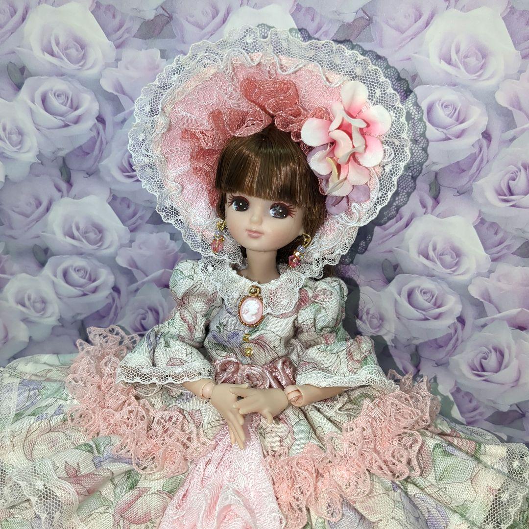 あ*ん様 リカちゃんハンドメイド服　ピンクのチューリップ柄のドレス