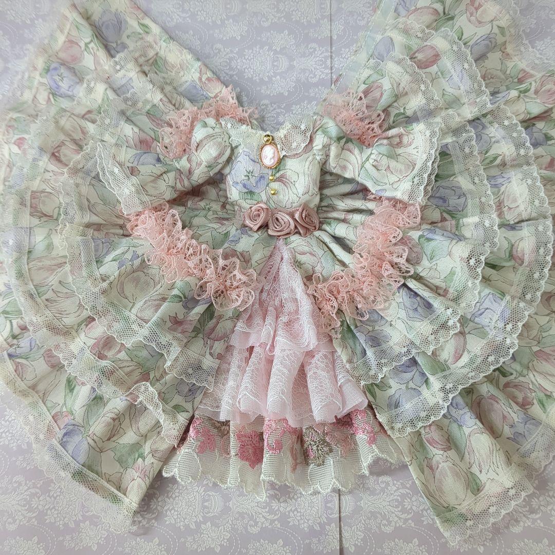 あ*ん様 リカちゃんハンドメイド服　ピンクのチューリップ柄のドレス
