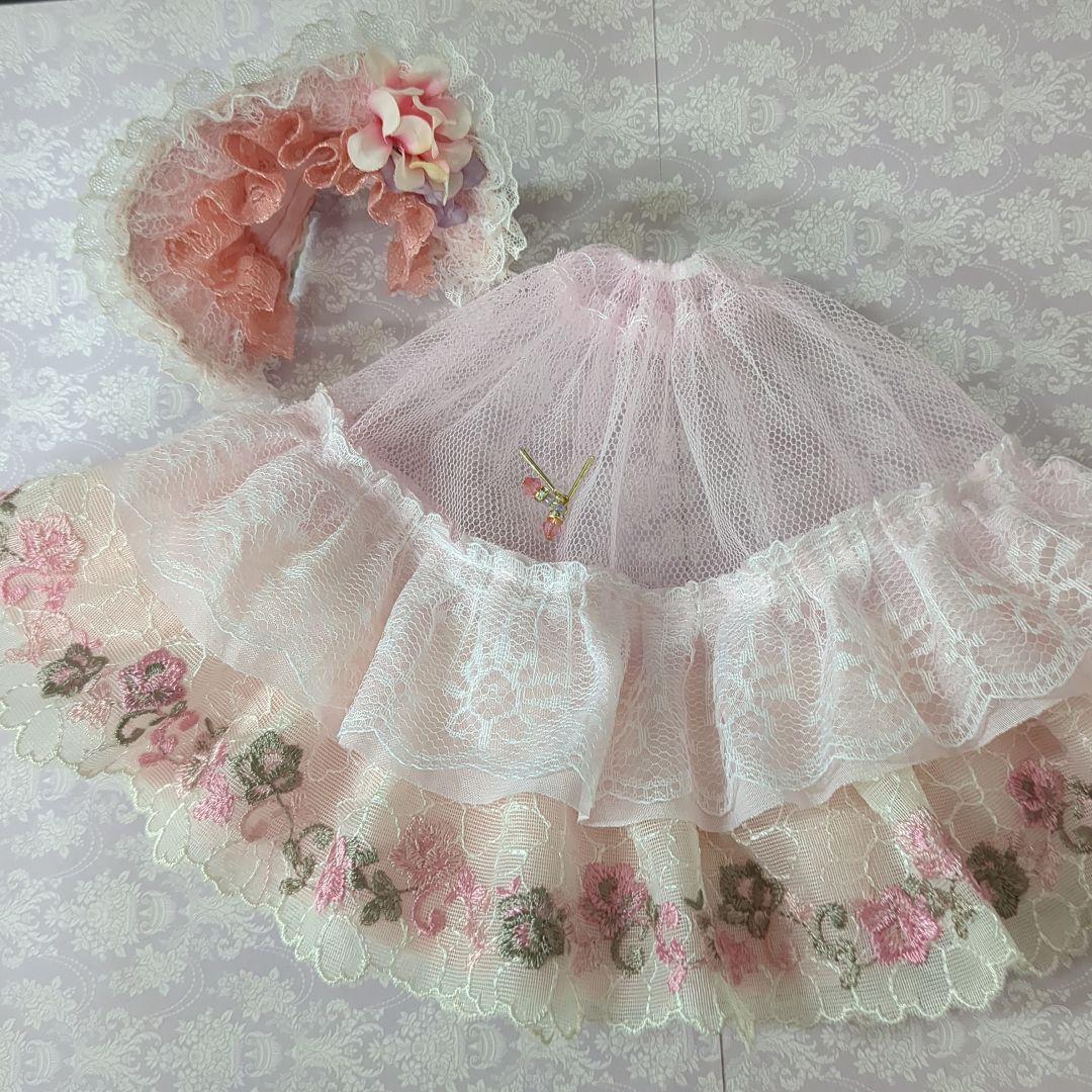 あ*ん様 リカちゃんハンドメイド服　ピンクのチューリップ柄のドレス