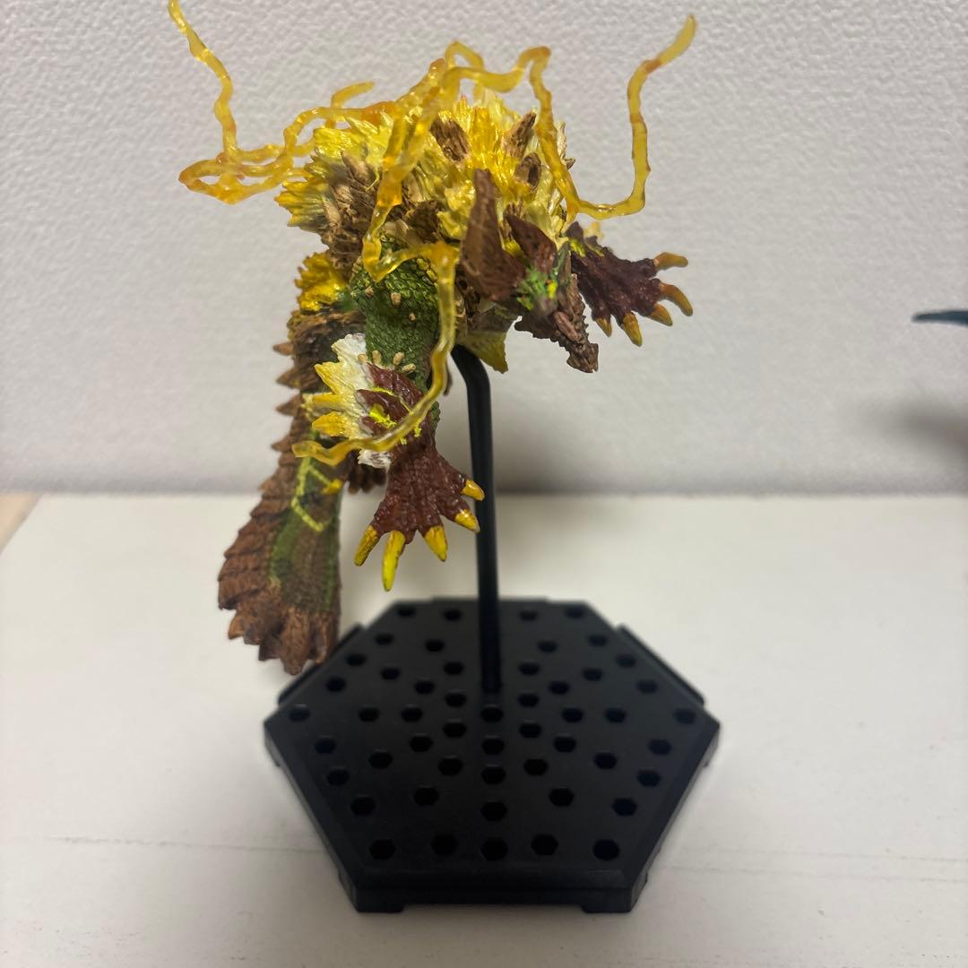 モンスターハンター 金雷公ジンオウガ、荒鉤爪ティガレックス フィギュア