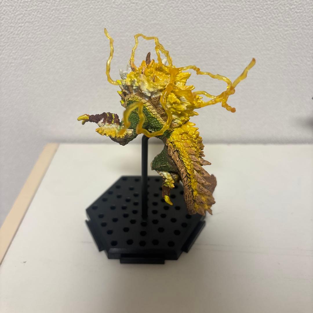 モンスターハンター 金雷公ジンオウガ、荒鉤爪ティガレックス フィギュア