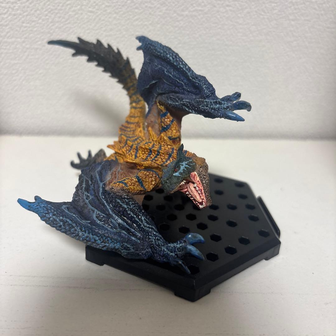 モンスターハンター 金雷公ジンオウガ、荒鉤爪ティガレックス フィギュア