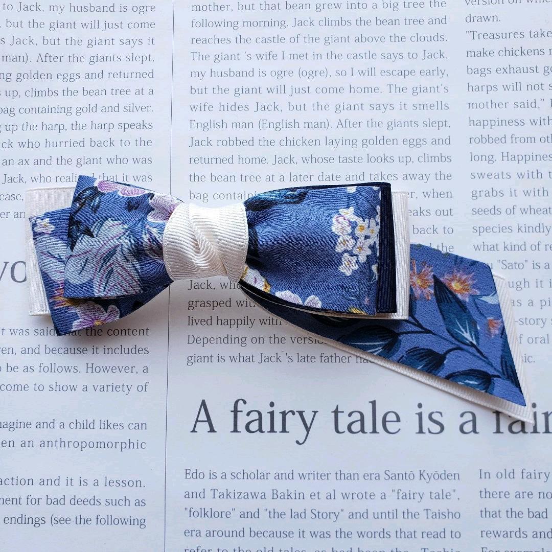 リボン　ヘアゴム♡アシンメトリー♡花柄ブルー×オフホワイト♡ハンドメイド