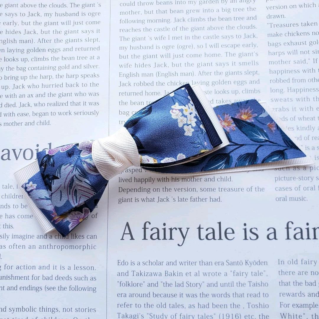 リボン　ヘアゴム♡アシンメトリー♡花柄ブルー×オフホワイト♡ハンドメイド