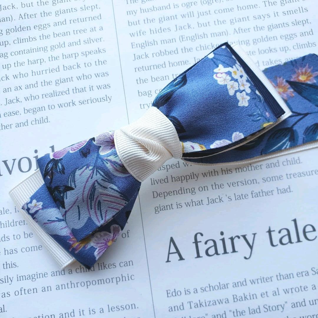 リボン　ヘアゴム♡アシンメトリー♡花柄ブルー×オフホワイト♡ハンドメイド