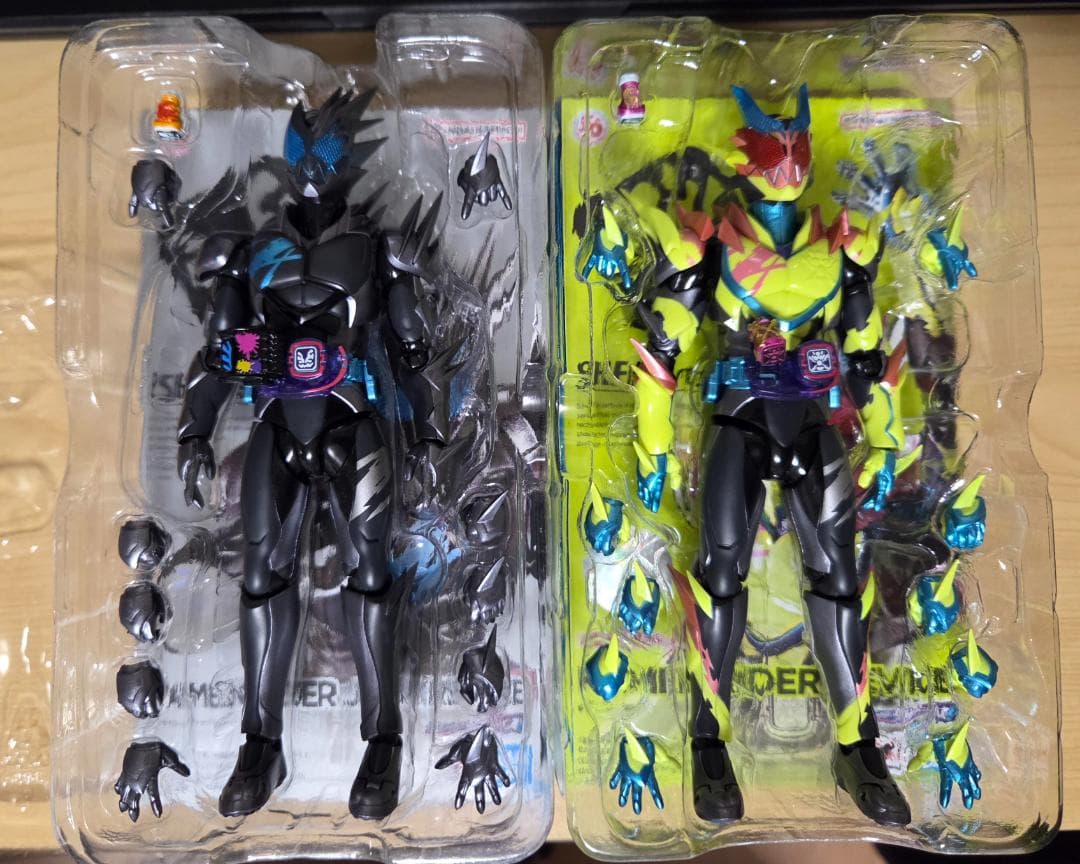 S.H.Figuarts仮面ライダーリバイス 2体セット