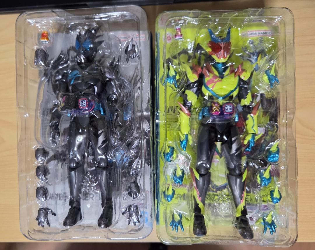 S.H.Figuarts仮面ライダーリバイス 2体セット