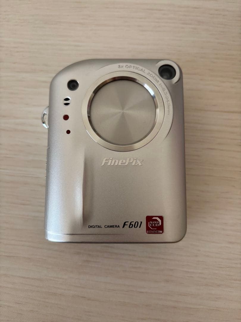 FUJIFILM FinePix F601 コンパクトデジタルカメラ　即購入OK