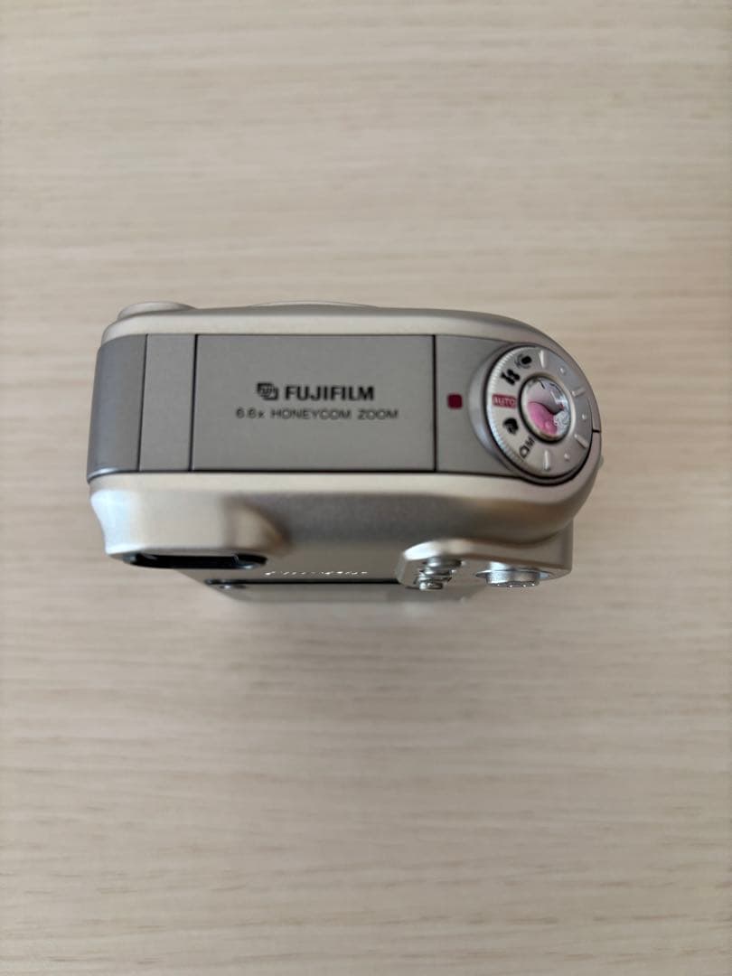 FUJIFILM FinePix F601 コンパクトデジタルカメラ　即購入OK