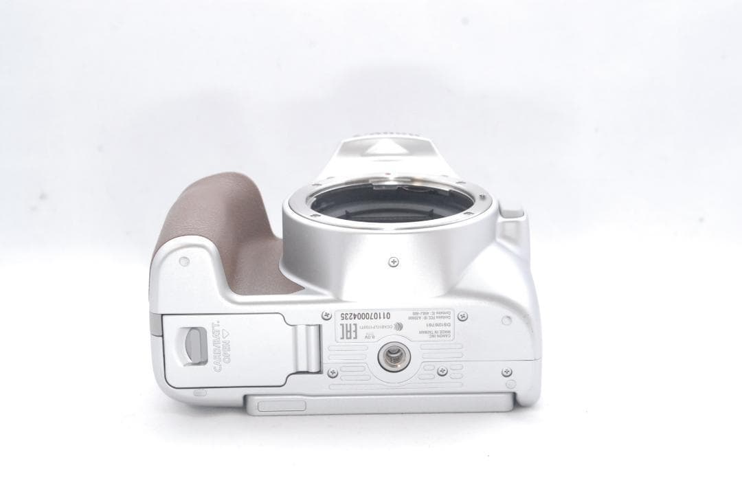 Wi-Fi機能付き✨Canon　kiss　X10　シルバー　ボディのみ　一眼レフ