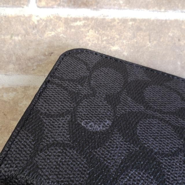 未使用 コーチ ☆ シグネチャー フォリオケース iPhone16PRO MAX