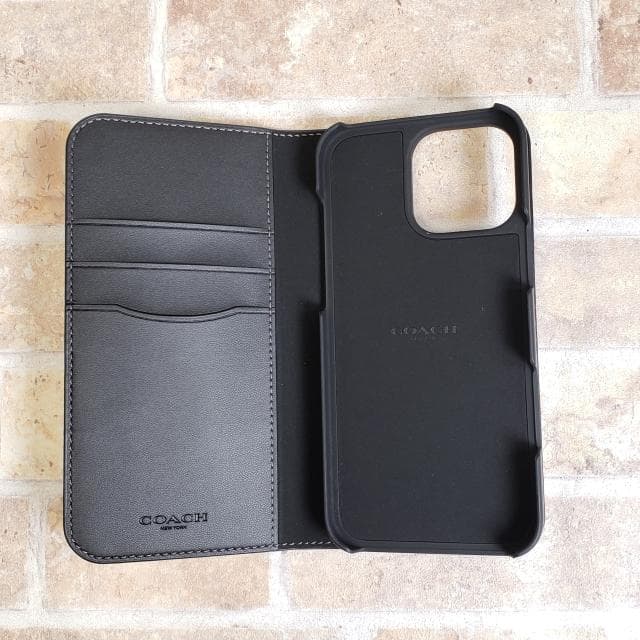 未使用 コーチ ☆ シグネチャー フォリオケース iPhone16PRO MAX