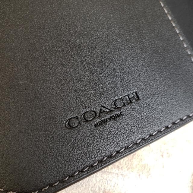 未使用 コーチ ☆ シグネチャー フォリオケース iPhone16PRO MAX