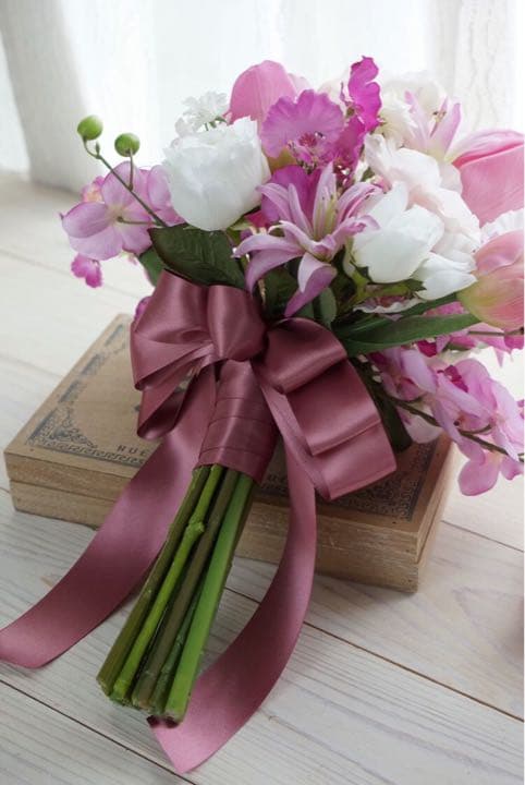 アーティフィシャルフラワーブーケ　ブートニア付