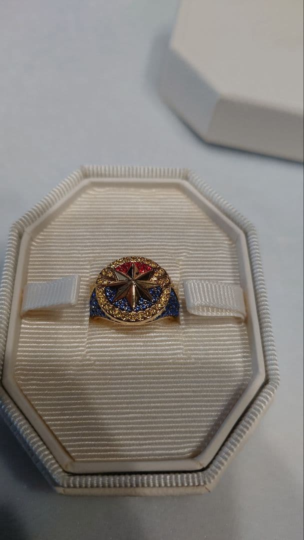 マーベル　リング　キャプテンマーベルゴールドスターモチーフ　スワロフスキー