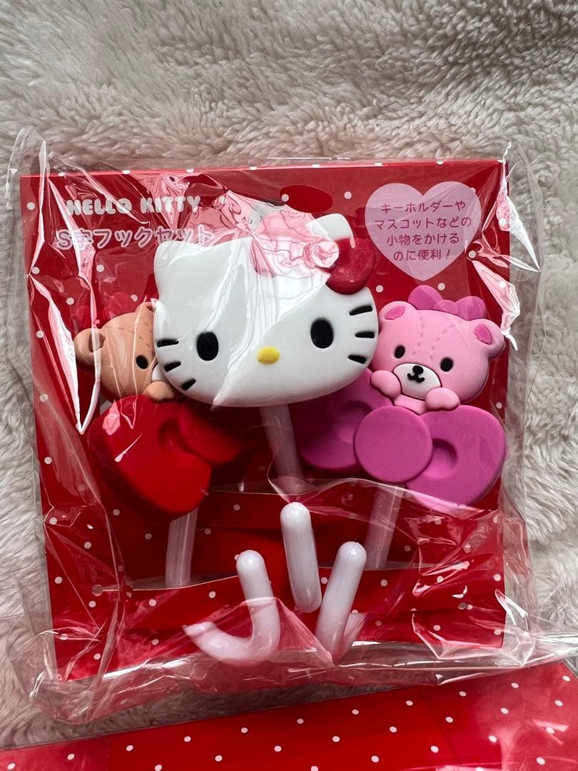 サンリオ ハローキティメッシュパネル　フック付き小物入れ　S字フック　セット