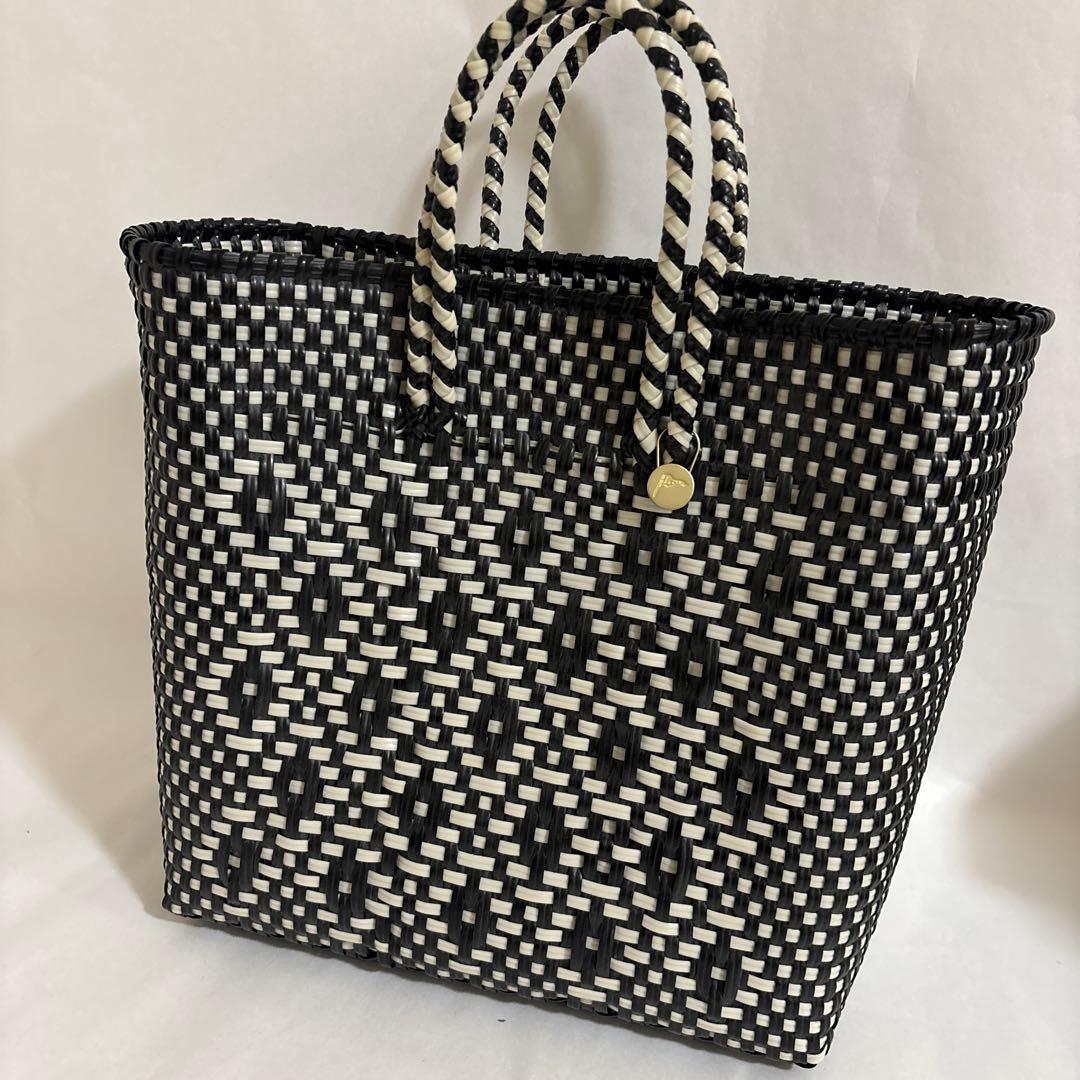 レトラ　白黒　シックなカラーでおしゃれなメルカドバッグ　大容量　高さ32㎝