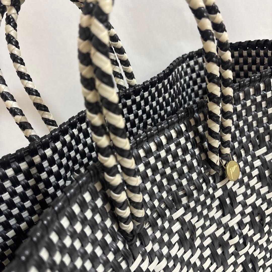 レトラ　白黒　シックなカラーでおしゃれなメルカドバッグ　大容量　高さ32㎝