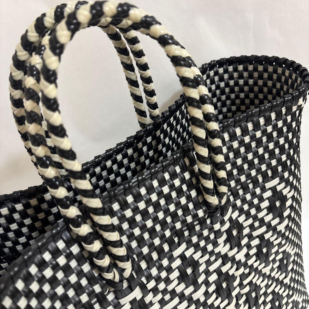 レトラ　白黒　シックなカラーでおしゃれなメルカドバッグ　大容量　高さ32㎝