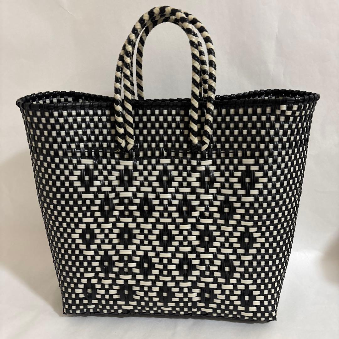 レトラ　白黒　シックなカラーでおしゃれなメルカドバッグ　大容量　高さ32㎝