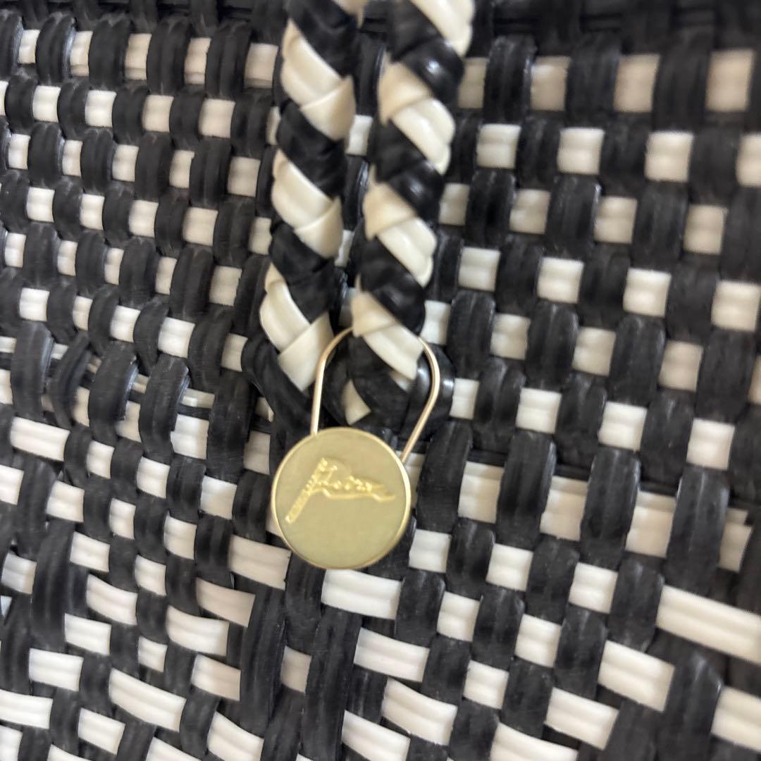 レトラ　白黒　シックなカラーでおしゃれなメルカドバッグ　大容量　高さ32㎝