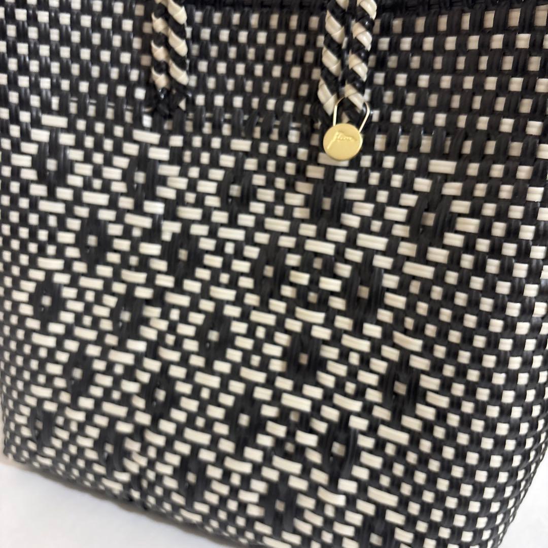 レトラ　白黒　シックなカラーでおしゃれなメルカドバッグ　大容量　高さ32㎝