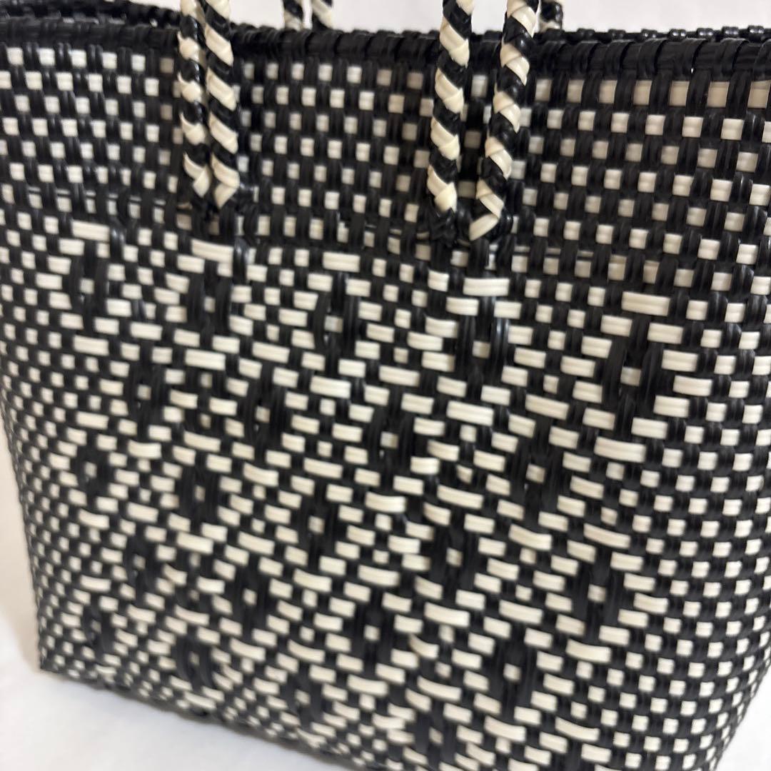 レトラ　白黒　シックなカラーでおしゃれなメルカドバッグ　大容量　高さ32㎝