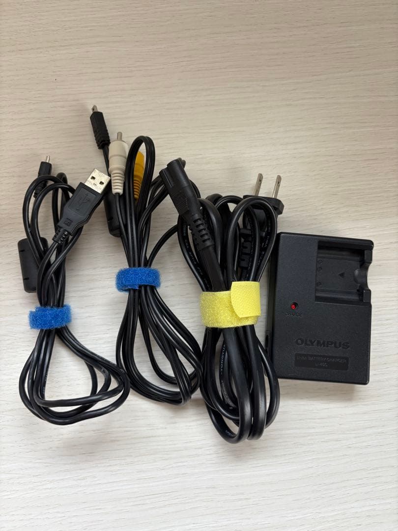 OLYMPUS デジタルカメラ FE-240