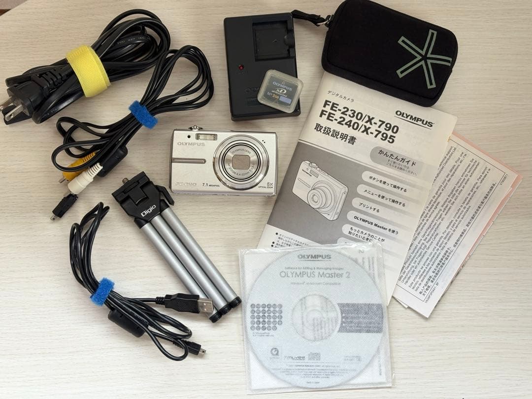 OLYMPUS デジタルカメラ FE-240