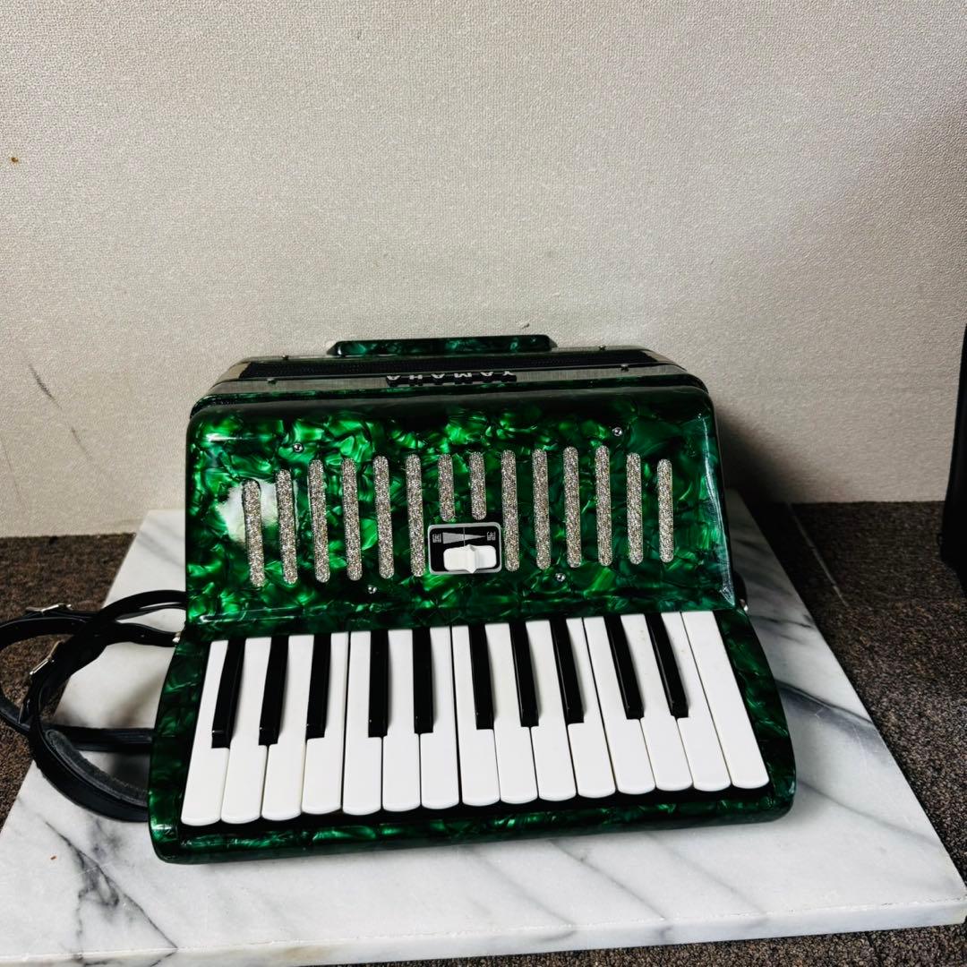 J34 YAMAHA A-25B アコーディオン 25鍵盤 赤 ソフトケース付