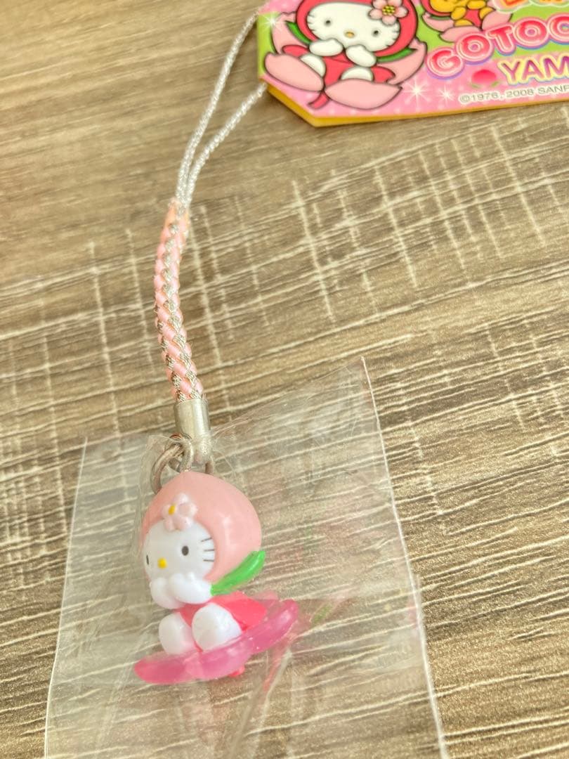ハローキティ ご当地キティ 山科限定 白桃バージョン 根付け