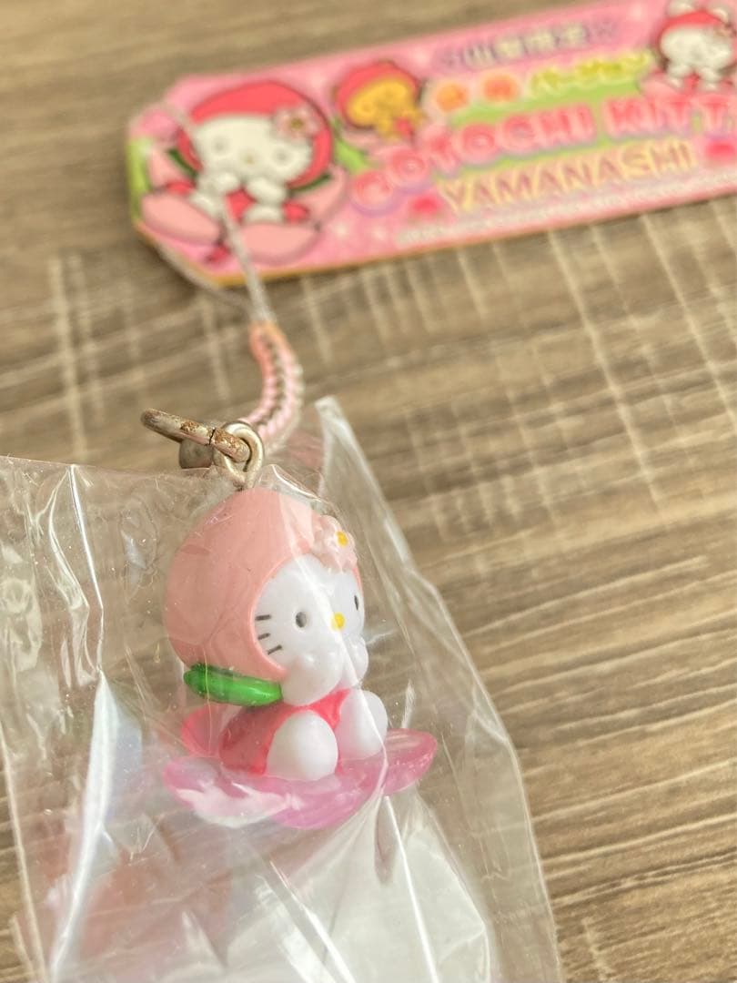 ハローキティ ご当地キティ 山科限定 白桃バージョン 根付け