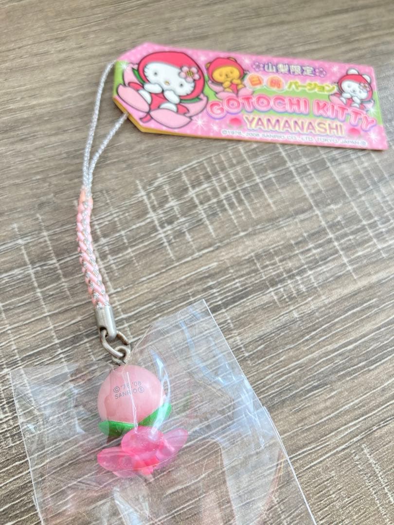 ハローキティ ご当地キティ 山科限定 白桃バージョン 根付け