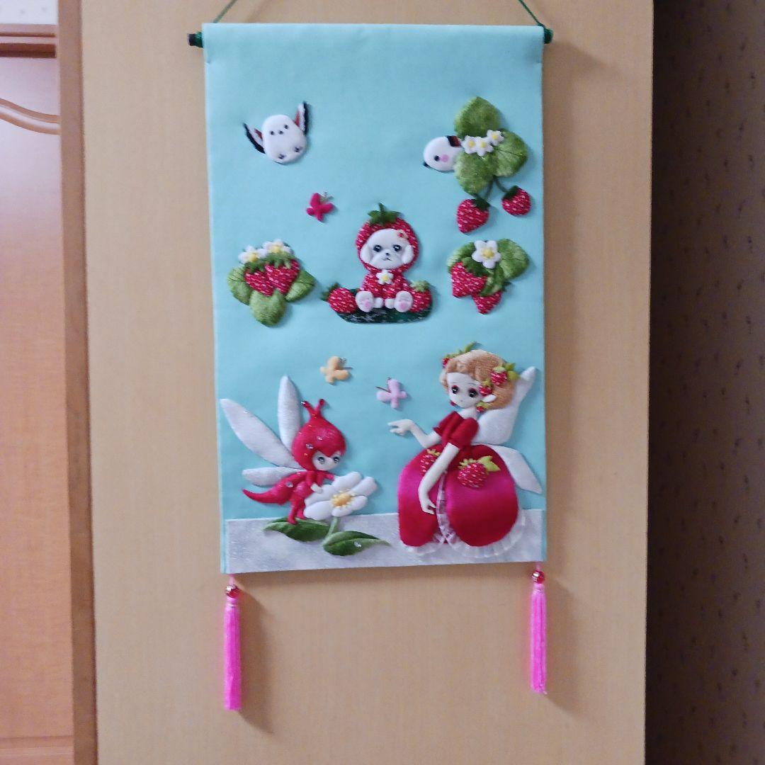 《いっちゃん様ご予約》★いちごちゃんといちごの精のタペストリー★ちりめん細工