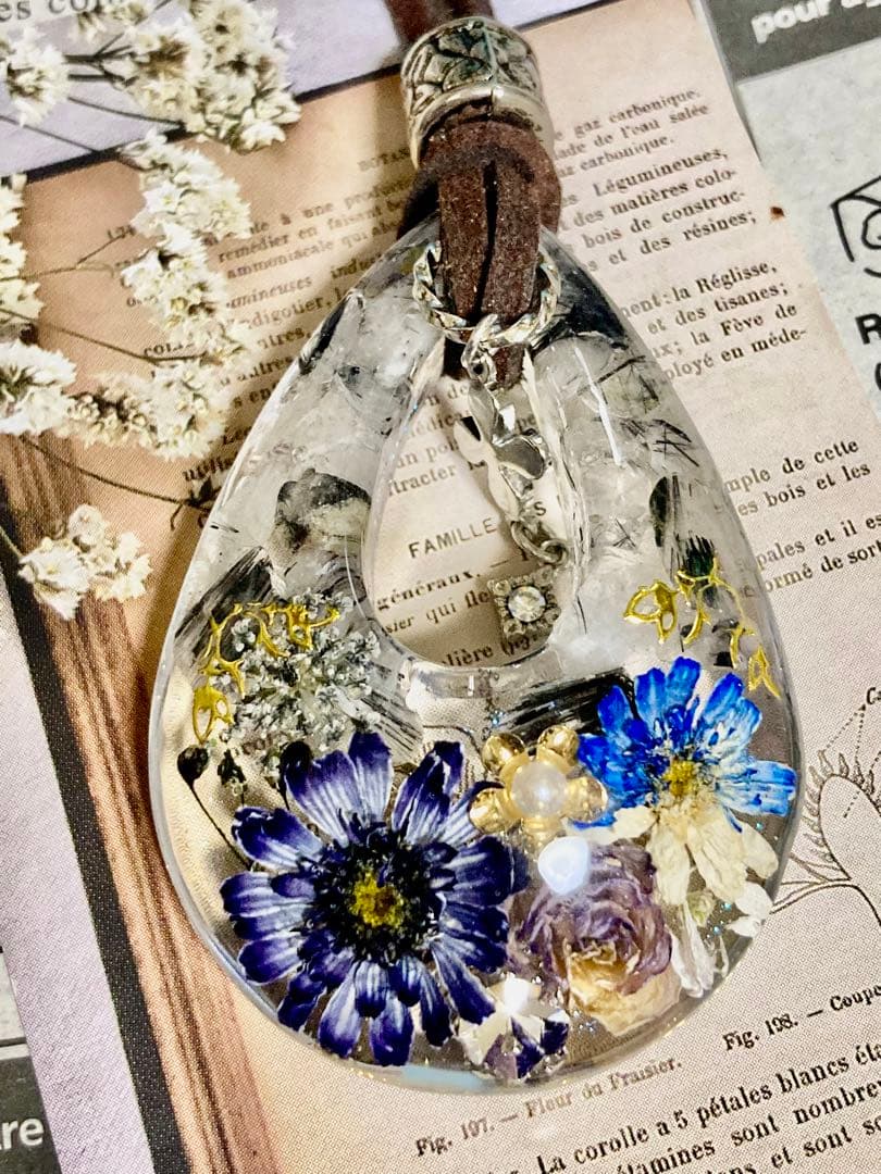 【N.465】ハンドメイドネックレス　オルゴナイト　レジン　薔薇　蝶