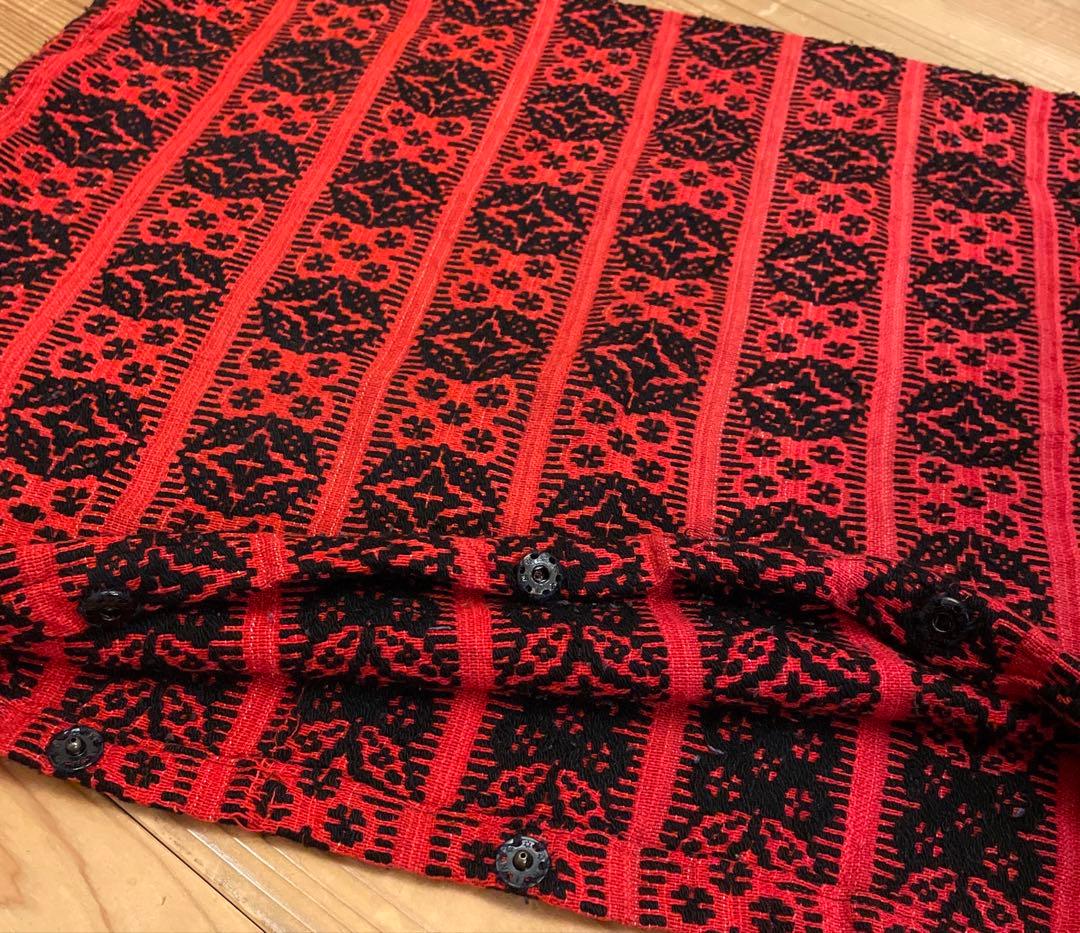 東欧 ハンガリー　刺繍　クッションカバー　民族柄